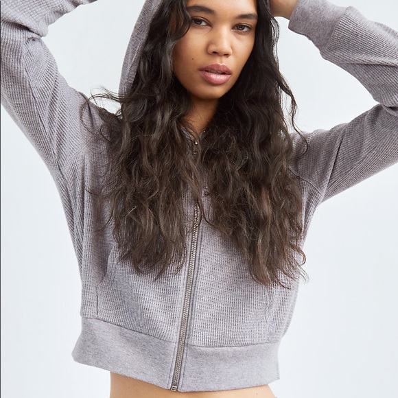 Aritzia TNA thermal set - Picture 5 of 6